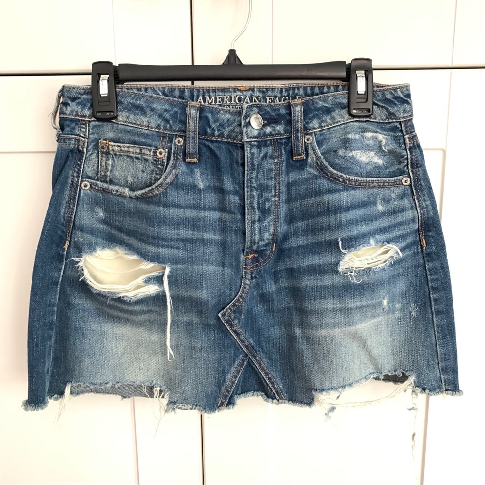 ❤️AEO❤️Distressed Denim Jean Mini Skirt❤️Size 6 - Picture 1 of 3